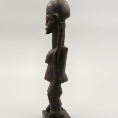 Lobi statue